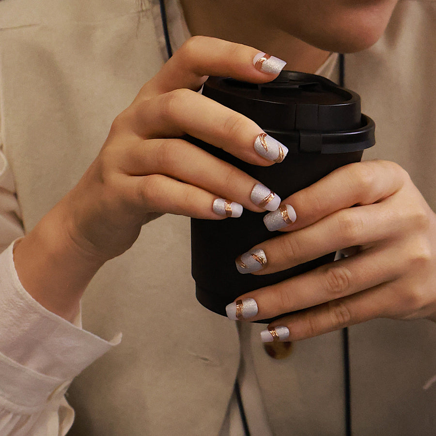 Gilded Waves — Reusable Short Press-On Nails