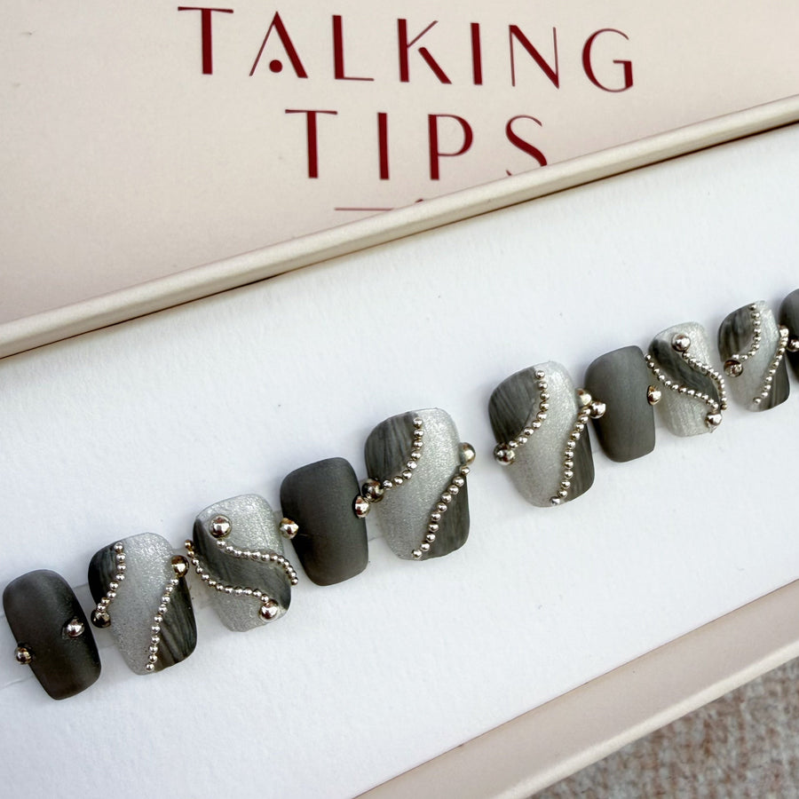 Pearl Bow — Reusable Short Press-On Nails