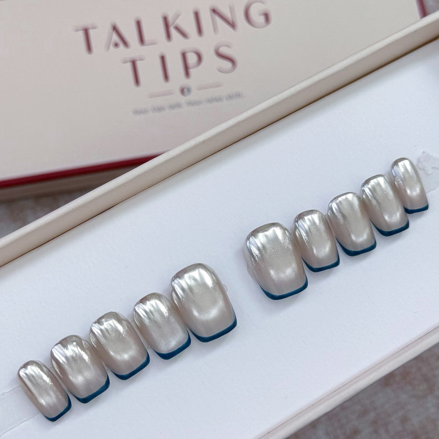 Pearl Blue Note — Reusable Short Press-On Nails