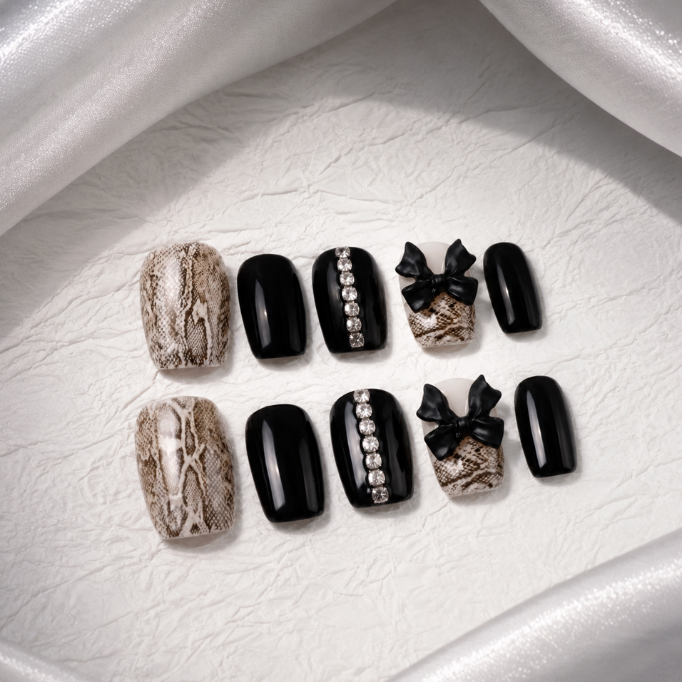 Noir Serpent — Reusable Short Press-On Nails